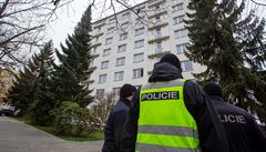Policisté zasahují v Těšínské ulici ve čtvrti Doubravka, kde z pátého patra... | na serveru Lidovky.cz | aktuální zprávy