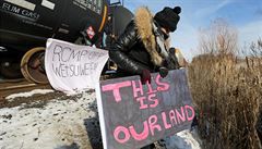 „Tohle je naše země,“ stojí na transparentu v Torontu. | na serveru Lidovky.cz | aktuální zprávy