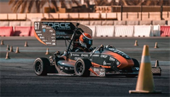 Formule student� �VUT se p�edvedly na okruhu F1 v Abú Zabí