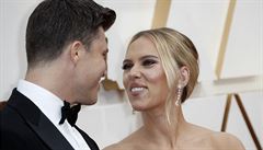 Scarlett Johansson a Colin Jost. Oscai (2020).