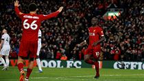 Sadio Mane slav� t�et� branku do s�t� West Hamu po boku Alexandera-Arnolda.