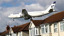 Letadlo IranAir Airbus A300 krtce ped pistnm na londnskm letiti...
