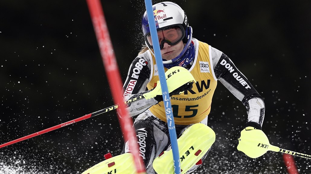 Ester Ledecká při slalomu v rámci kombinace SP v Crans Montaně, kde skončila...
