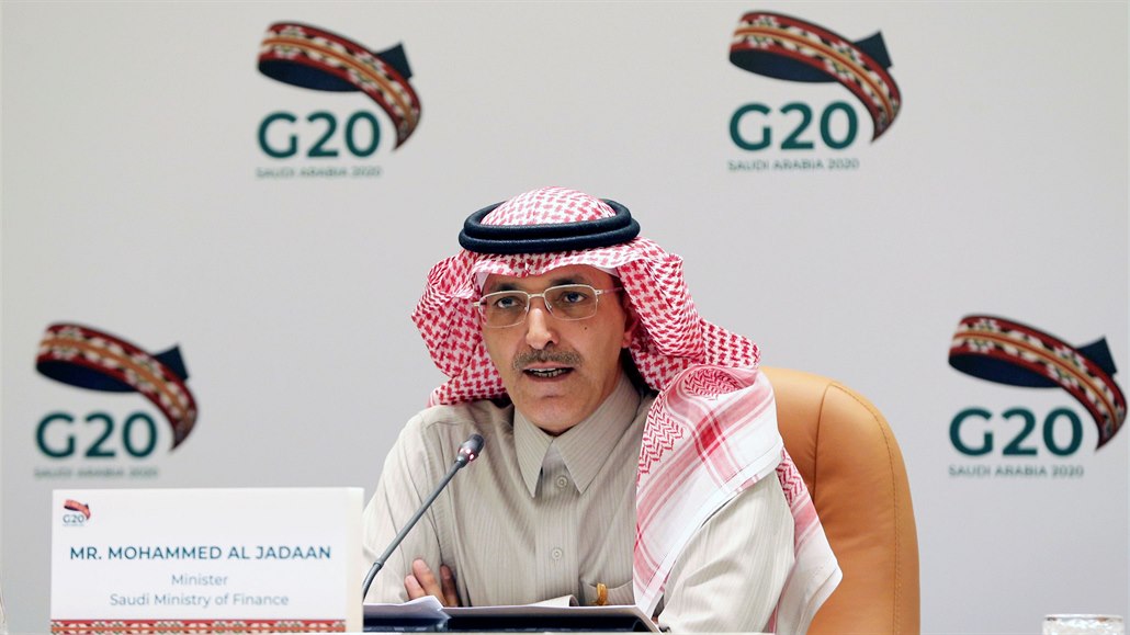 Saúdský ministr financí Mohammed al-Jadaan hovoí bhem mediální konference s...