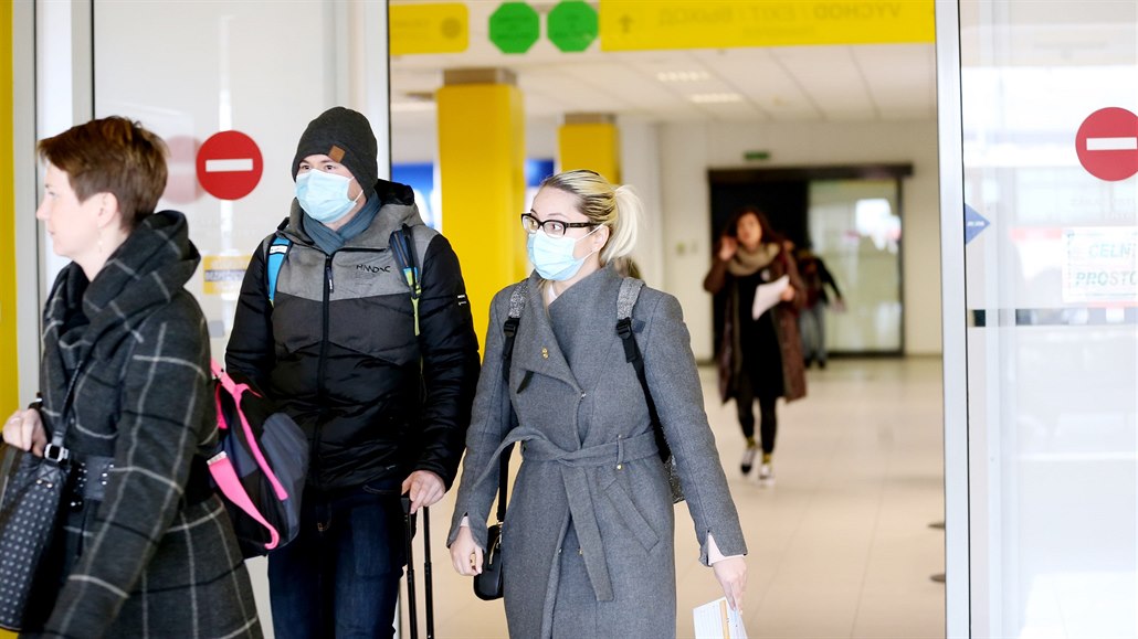 Pílet pasaér z postiené oblasti koronavirem na letit Brno.