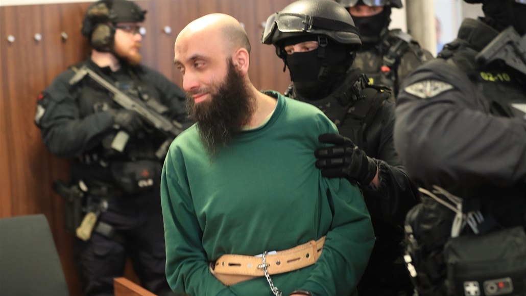 Soud bývalého pražského imáma Samera Samera potrestal deseti lety vězení.