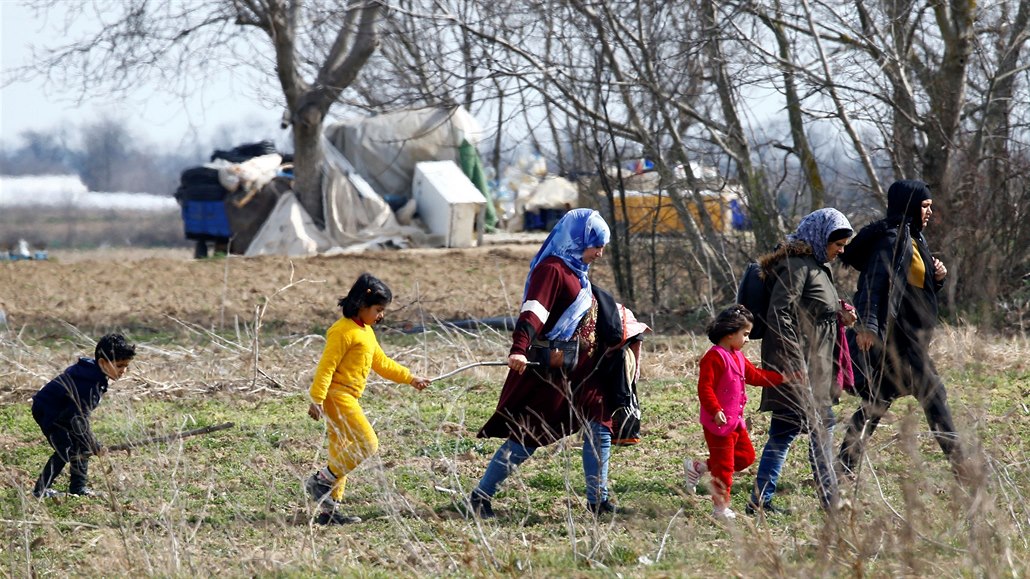 Migranti míící k ecko-turecké hranici.