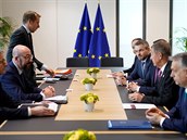 Lídi zemí EU na summitu v Bruselu, kde se eí spolený rozpoet na roky...