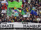 Dokáete najít Gretu Thunbergovou mezi lidmi na pátení demonstraci v Hamburku?