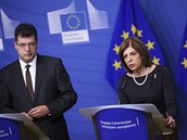 Eurokomisai pro zdraví a pro eení krizí Stella Kyriakidisová a Janez...
