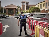 Policisté do hotelu H10 Costa Adeje Palace nikoho nevpustí.