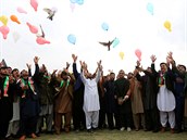 Afghántí mui oslavují oekávanou mírovou dohodu USA a hnutí Tálibán.