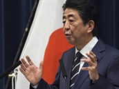 Japonský ministerský pedseda Shinzo Abe pednesl e ze své kanceláe v Tokiu...