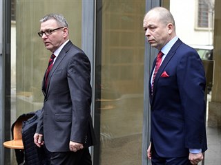 Ministr kultury Lubomr Zaorlek (vlevo) 24. nora 2020 v Praze pedstavil...