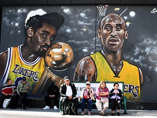 Po LA je nespoet ohromnch obrazc Kobeho Bryanta.