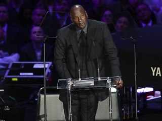 Michael Jordan se neubrnil slzm, kdy vzpomnal na zesnulho Bryanta.