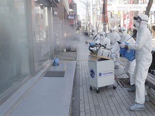 Opaten proti en koronaviru v Soulu v Jin Koreji.
