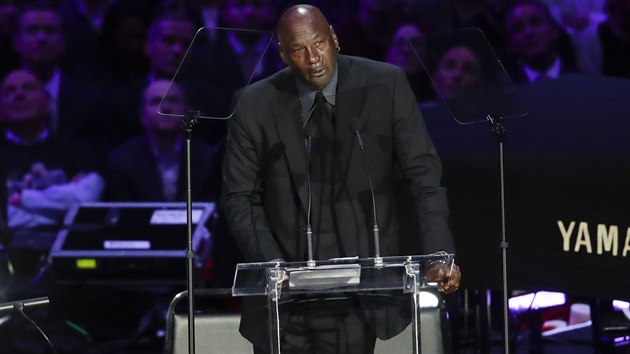Michael Jordan se neubrnil slzm, kdy vzpomnal na zesnulho Bryanta.