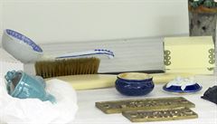 Osobní p�edm�ty pasa�ér� Titanicu, které byly zachrán�ny od vraku lodi.