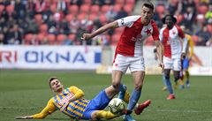 Zleva Ji�í Texl z Opavy Petar Musa ze Slavie