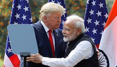 Prezident USA Donald Trump a indický premiér Narendra Modi na novináské...