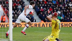 Marcos Alonso slaví gól do sít� Bournemouthu