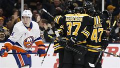 David Pastrák slaví ocenní pro nejlepího stelce NHL.