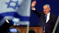 Izraelsk premir Benjamin Netanjahu oslavuje vtzstv v parlamentnch volbch.