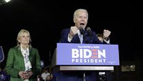 Bval viceprezident Joe Biden se neekan vyhoupl na pozici favorita kln o...