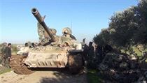Vojci syrsk armdy postupuj na msto Kfar Nabl v provincii Idlib.