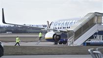 Letadlo spolenosti Ryanair piletlo na letit v Brn-Tuanech z italskho...