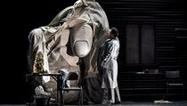 Opera Monument (2020). Re�ie: David Radok.