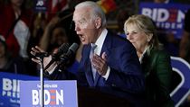 Kandidt Demokrat na prezidenta USA Joe Biden mluv k pznivcm bhem...