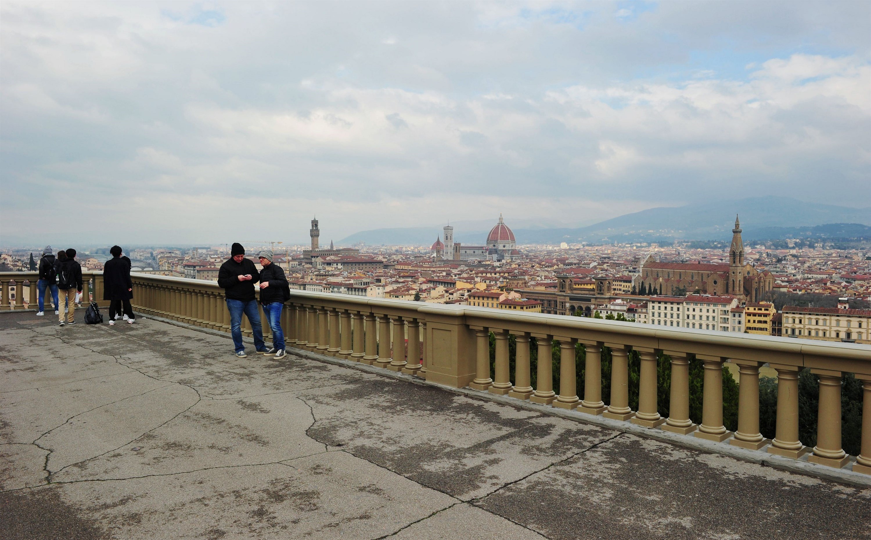 Slavný pohled na Florencii z Michelangelova náměstí. Nyní je normálně...