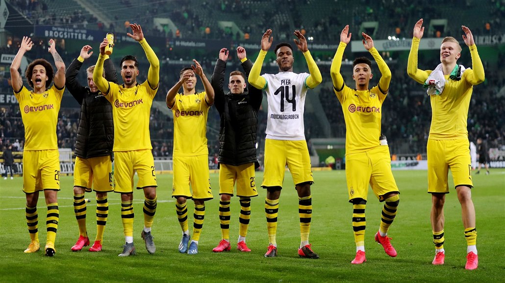 Fotbalisté Dortmundu se díky výhře v 25. kole německé ligy 2:1 nad...