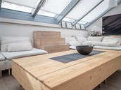 Man�elé ho koupili v roce 2001, tehdy m�l úpln� jiné dispozice ne� nyní. Byl to...