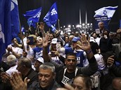 Stoupenci izraelského premiéra Benjamina Netanjahu oslavují jeho vítzství v...