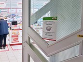 Nkteré lékárny v eských Budjovicích u vyprodaly zásoby rouek a respirátor...