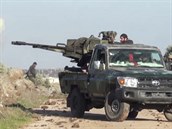 Syrská armáda se za podpory Ruska snaí zajistit kontrolu nad Idlibem (na...