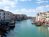 Grand Canal v italských Benátkách. Itálie uzavela Benátský region do písné...