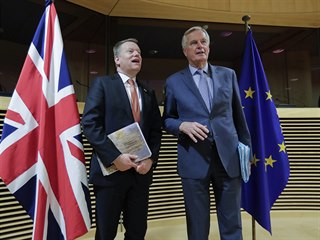 Tmy Michela Barniera a Davida Frosta vedly rozhovory o budoucch vztazch...