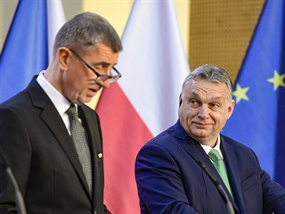 esk premir Andrej Babi a jeho maarsk kolega Viktor Orbn (vpravo).