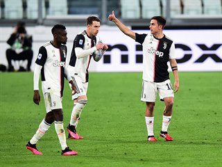 Juventus zdolal ve lgru italsk fotbalov ligy 2:0 Inter Miln a vrtil se na...