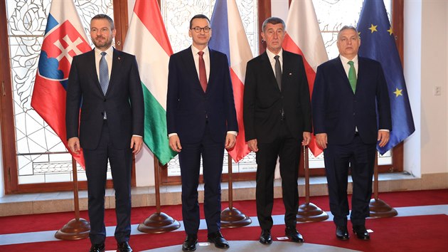 Premiéi zemí V4 Peter Pellegrini, Mateuzs Morawiecki, Andrej Babi a Viktor Orbán (zleva).