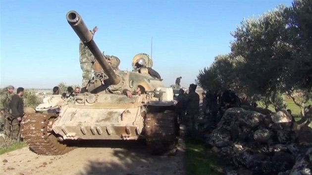 Vojáci syrské armády postupují na msto Kfar Nabl v provincii Idlib.