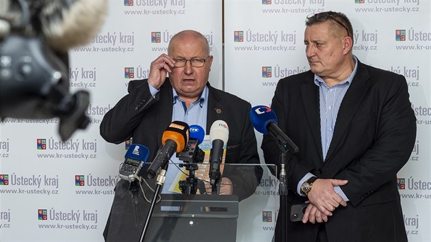 Hejtman Ústeckého kraje Oldich Bubeníek (vlevo) a jeho námstek Martin Klika...