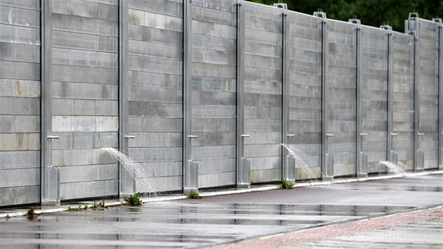 Protipovodová stna na stekovském nábeí, 4. ervna