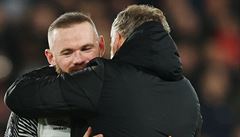 Lídr Derby Wayne Rooney a manaer Manchesteru United Ole Gunnar Solskjaer v...