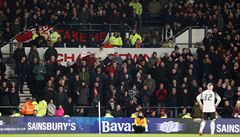 Interakce mezi Waynem Rooneym a fanouky Manchesteru United.