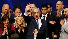 Izraelský premiér Benjamin Netanjahu oslavuje vítězství ve volbách.
